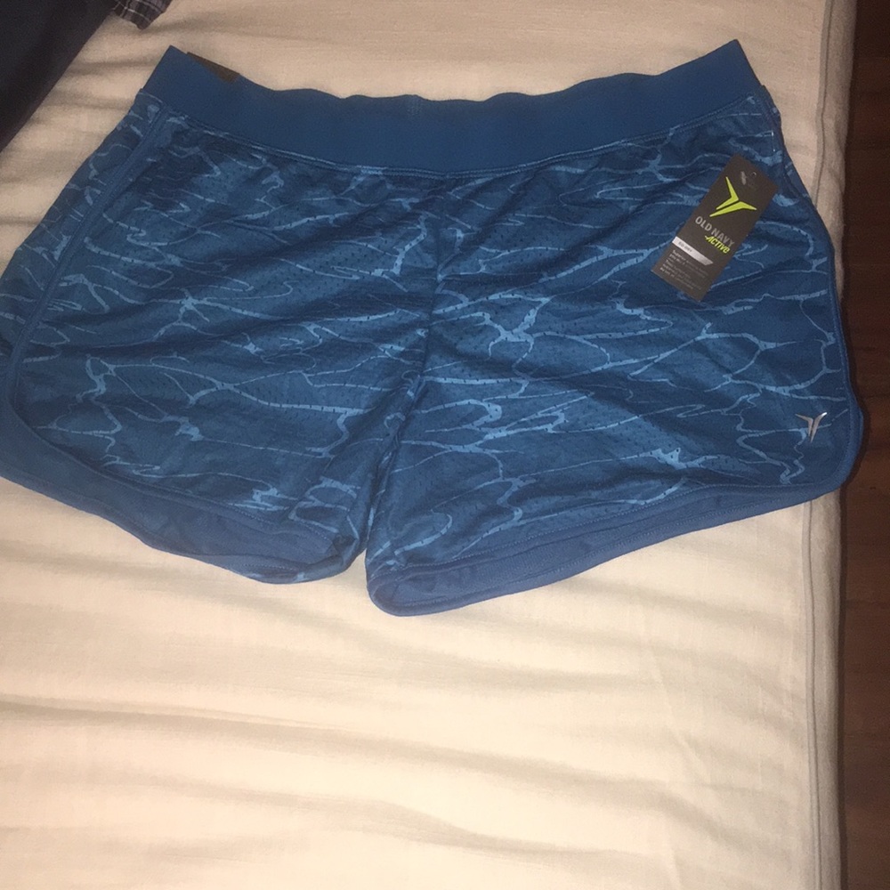 NWT old Navy workout shorts size L